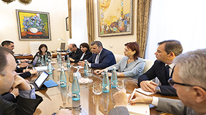 Guvernatori Sejko zhvilloi një takim me misionin e Fondit Monetar Ndërkombëtar